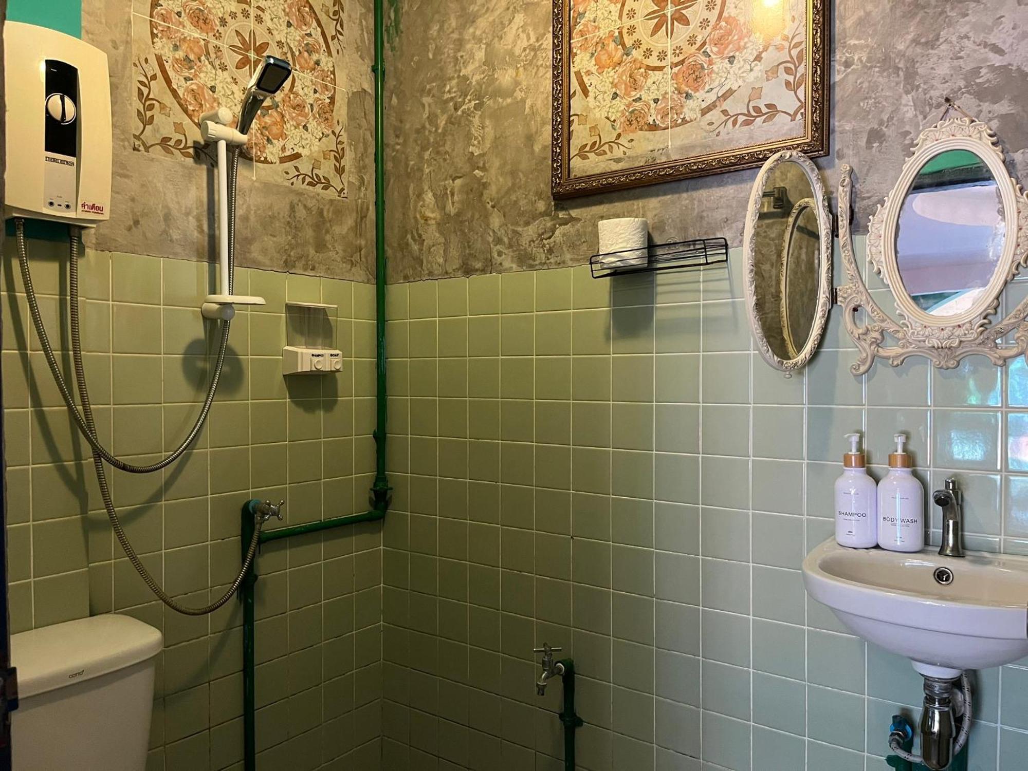 Auntie & Niece Phuket Apartment Ban Sam Kong ภายนอก รูปภาพ